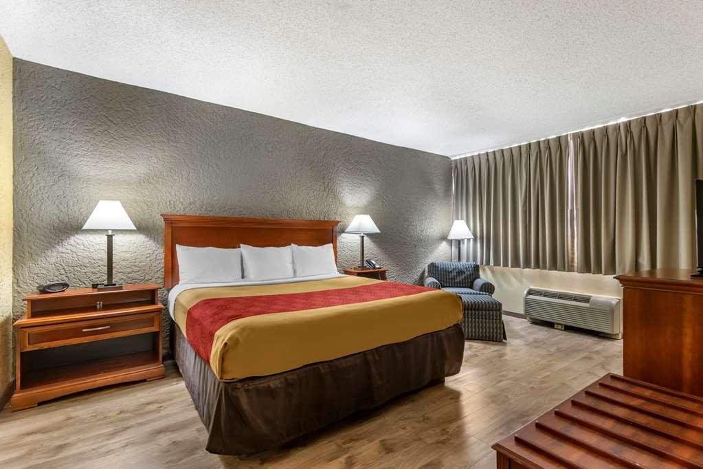 Econo Lodge Broken Arrow-Tulsa Room photo