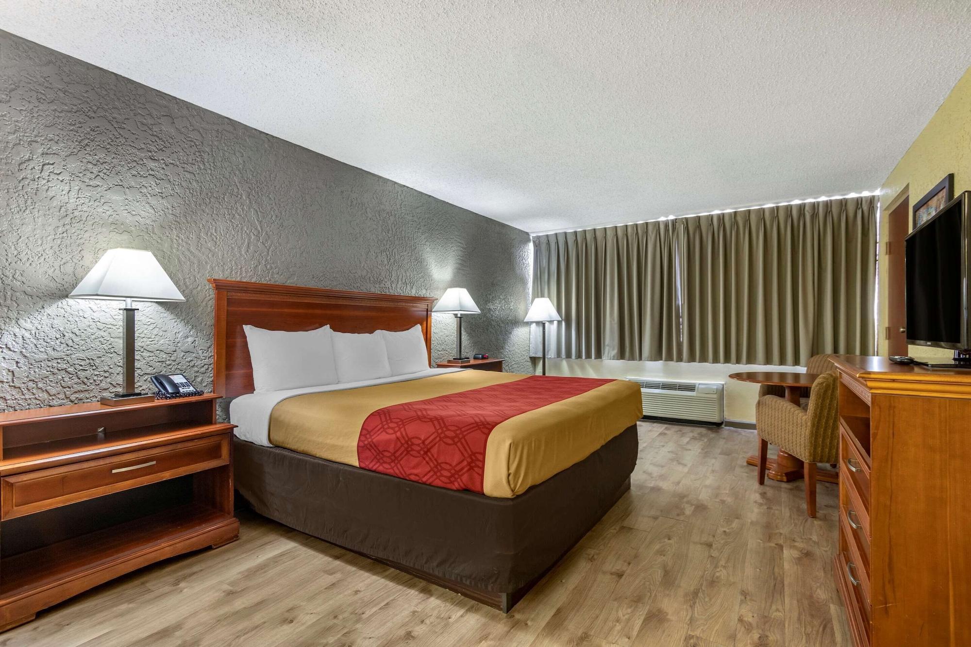 Econo Lodge Broken Arrow-Tulsa Exterior photo