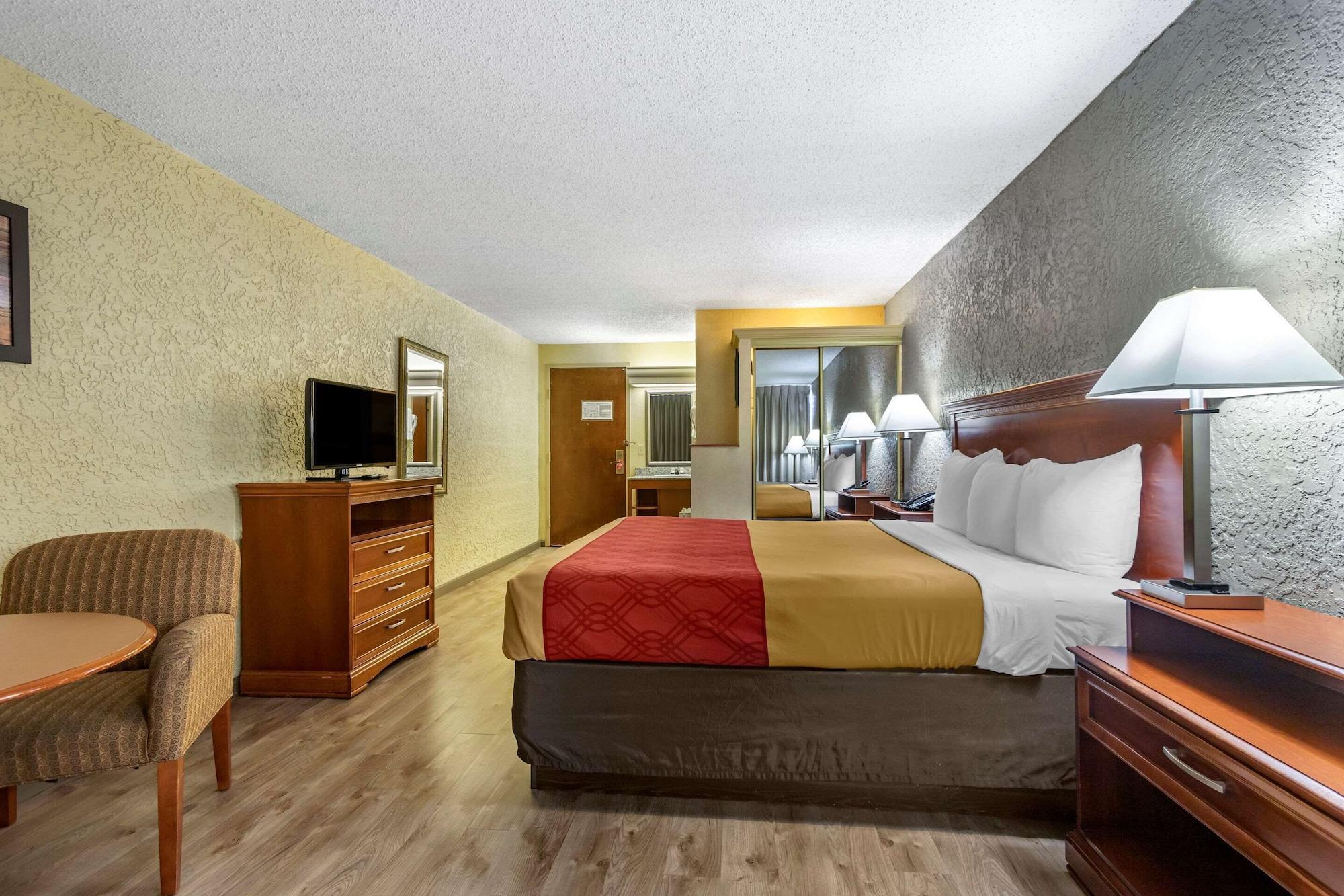 Econo Lodge Broken Arrow-Tulsa Exterior photo