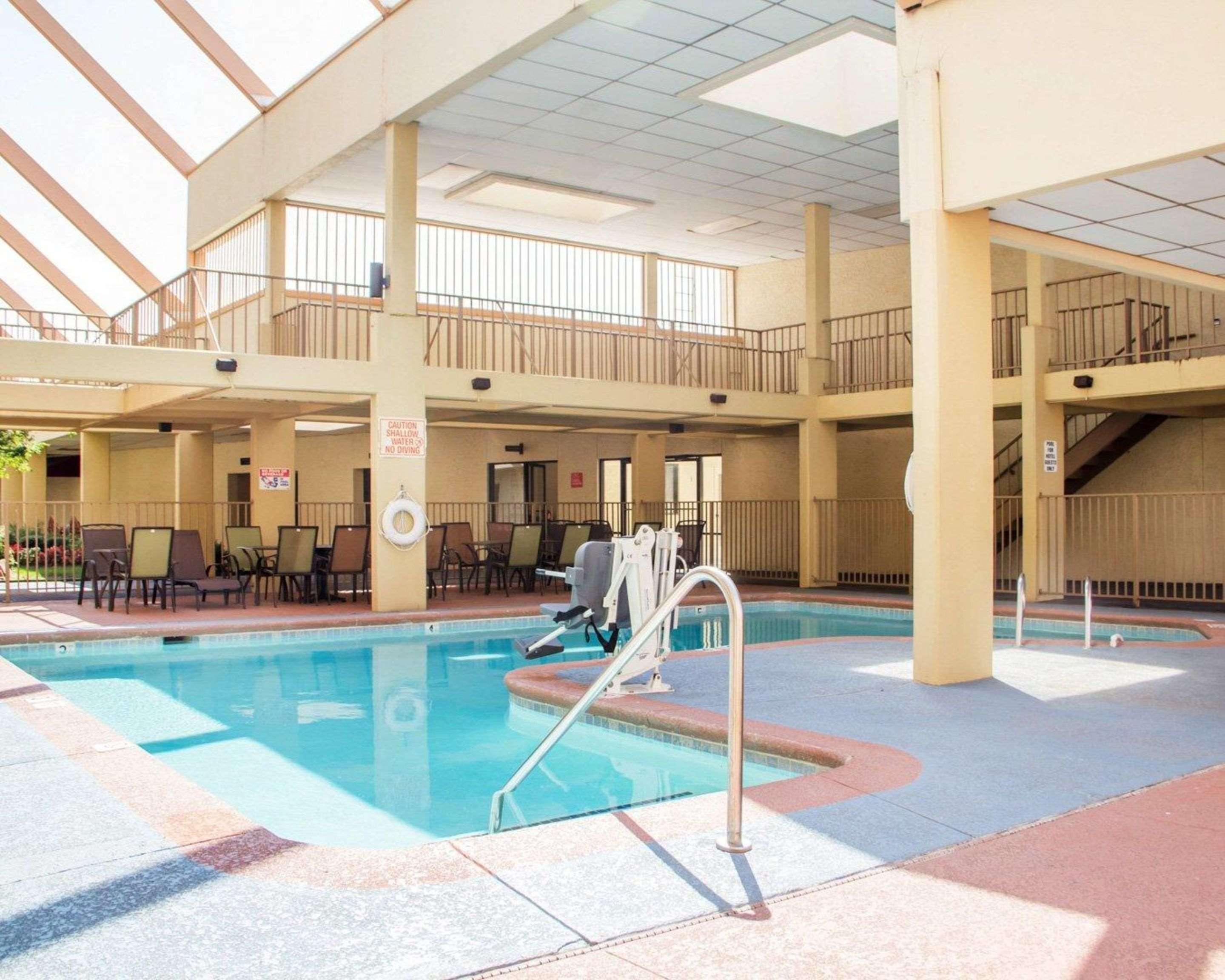 Econo Lodge Broken Arrow-Tulsa Exterior photo