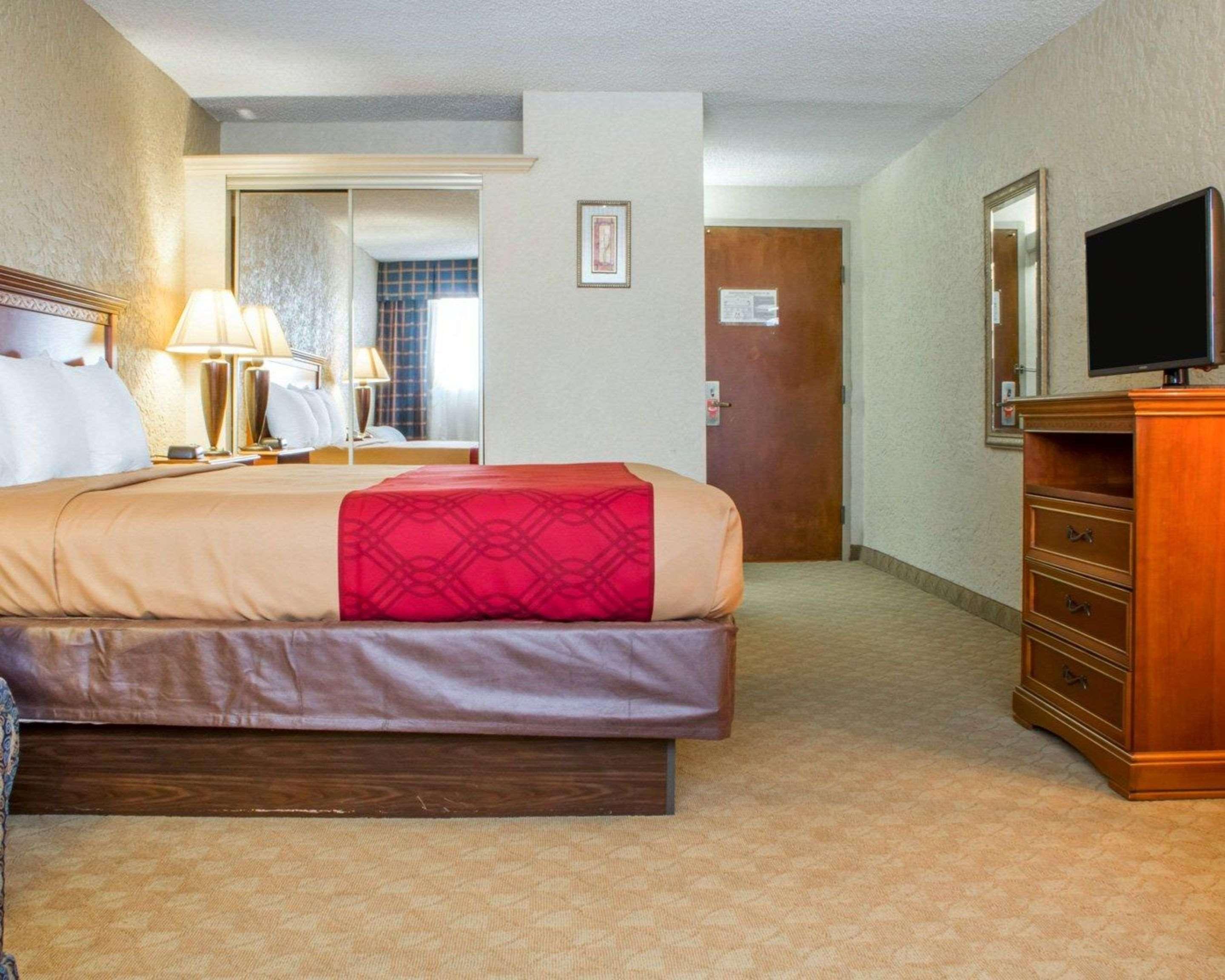 Econo Lodge Broken Arrow-Tulsa Exterior photo