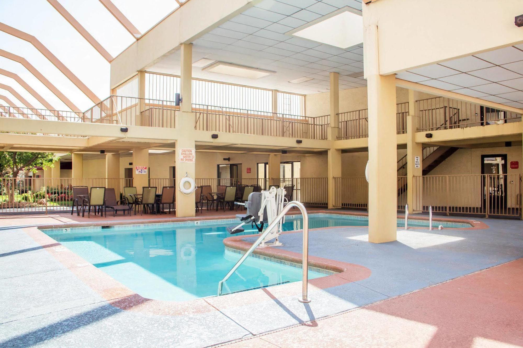 Econo Lodge Broken Arrow-Tulsa Exterior photo